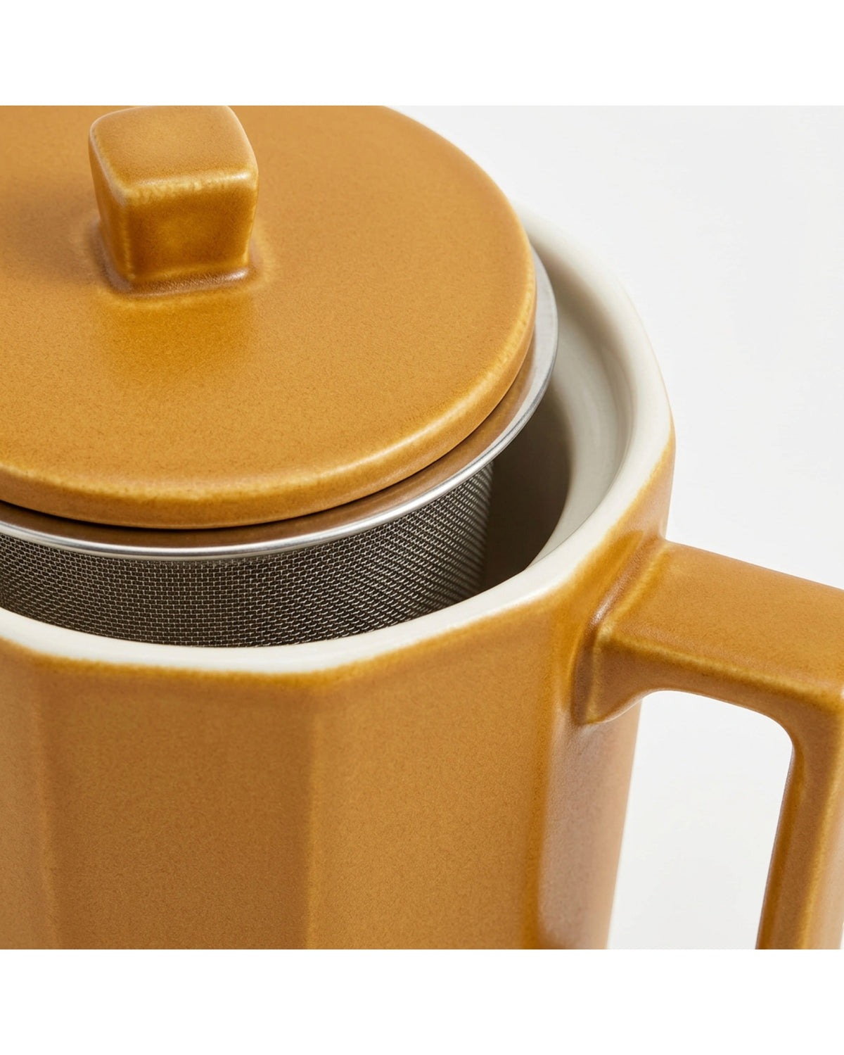 Korzy 10 oz Faceted Ceramic Tea Mug with Mesh Infuser and Lid Ochre - Detail view